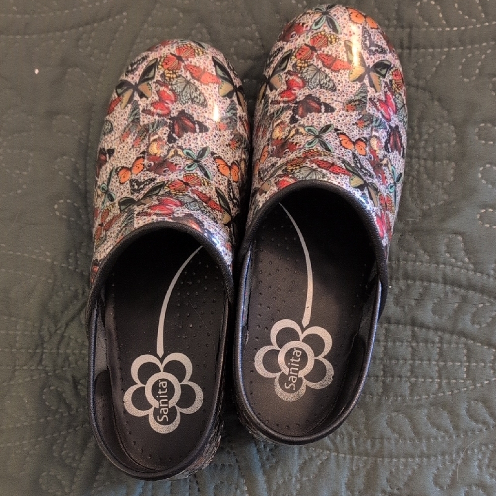 Sanita Women's Multicolor Butterfly Clogs